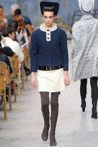 Look 12